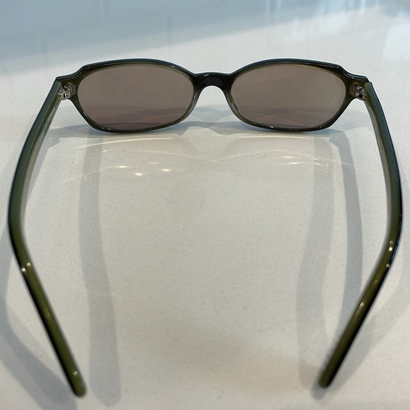 Stylish Black and Green Women's Glasses - Picture 3 of 7